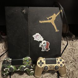 PS4 With 2 Controllers +games 