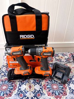 Ridgid 18 V Brushless 2 Tools Combo Kit Drill/Driver & Impact Driver (2) 2.0 Ah Batteries and Charger