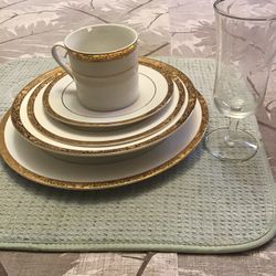 Very Elegant Dish Set A Serving For 8. Excellent condition plus crystal stemware wine glasses eight pieces