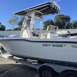 2018 Key West 239FS Center Console