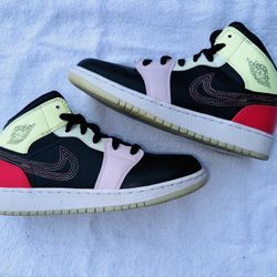 Air Jordan 1 Mid Glow In The Dark 