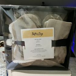 Sof & Cozy Throw And Size Large Booties