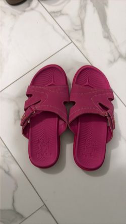 Brand new pink flip-flops size 7