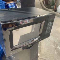 Slightly Used Microwave (Perfect Condition)