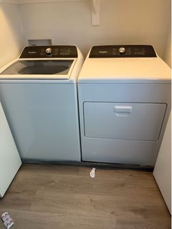 Whirlpool Washer & Dryer Set – Excellent Condition