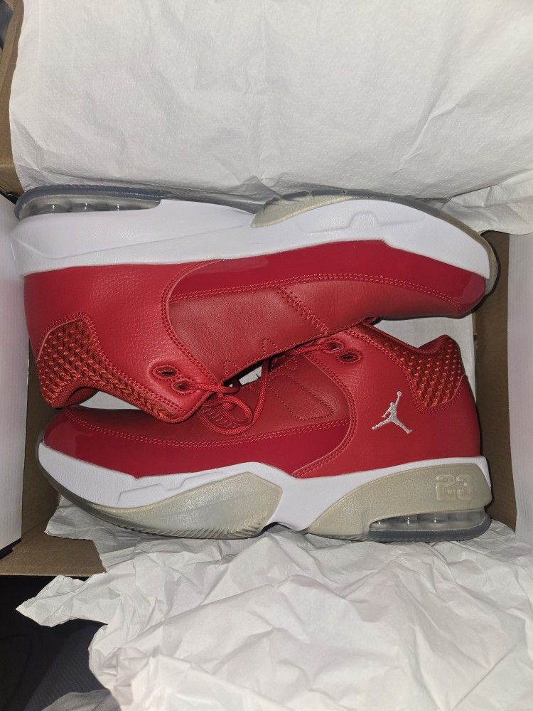 NIKE AIR JORDAN MAX AURA 3 UNIVERSITY RED