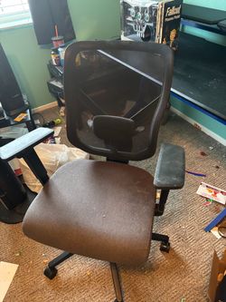 Black Mesh Office Chair with Armrests