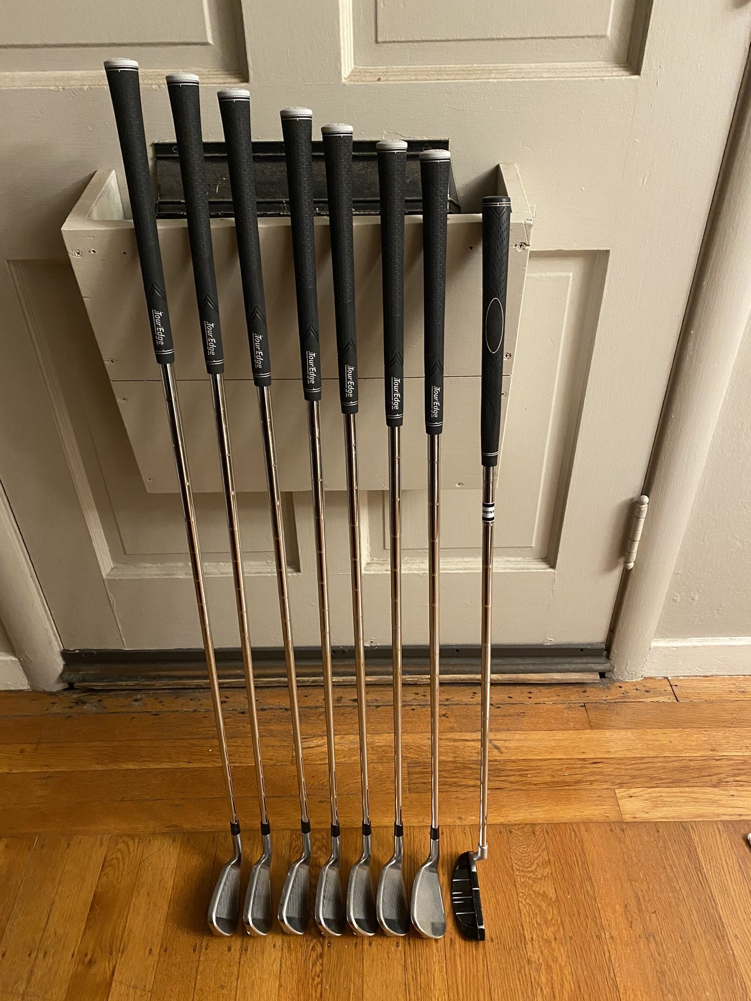 Golf Clubs - Tour Edge Iron Set And Dunlop Putter