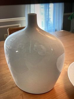 BEAUTIFUL 17 1/2 Tall X 6 1/2” Wide  GREY/ WHITE VASE