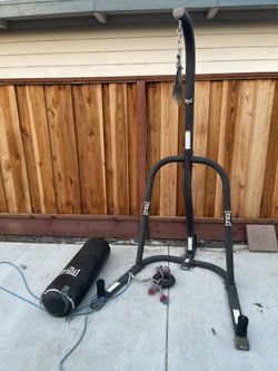 Everlast 70 Pound Punching Bag