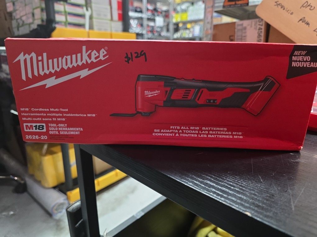 Milwaukee
M18 18V Lithium-Ion Cordless Oscillating Multi-Tool (Tool-Only)