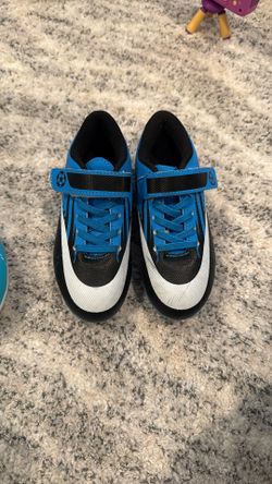 Kids Soccer Cleats - Size 11