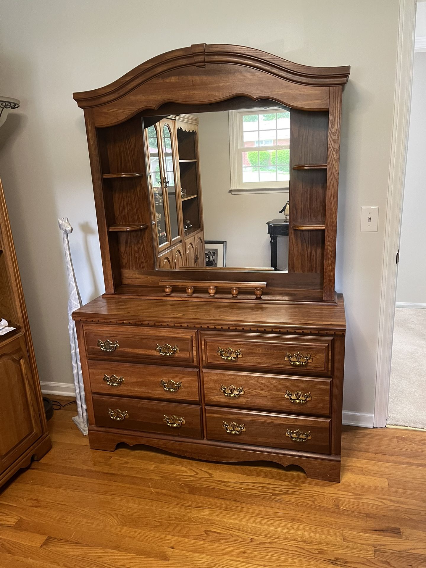 Dresser with Hutch