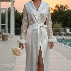 Brides White Medium Size Robe 