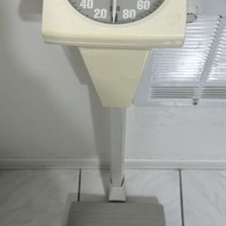 Vintage Health O Meter Doctors Scale Standing Upright Made USA 300 LBS Capacity