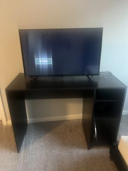 Phillips Tv With Desk