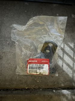 Brand New Genuine Honda Front Door Hinge (Left Side)