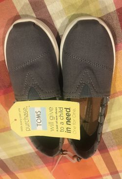 Toms grey