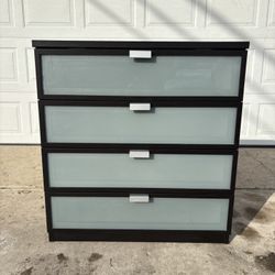 ‼️IKEA FROST 4 DRAWER CHEST‼️FOR SALE 125$ OR BEST OFFER‼️GOOD CONDITON‼️DELIVERY AVAILABLE🚚