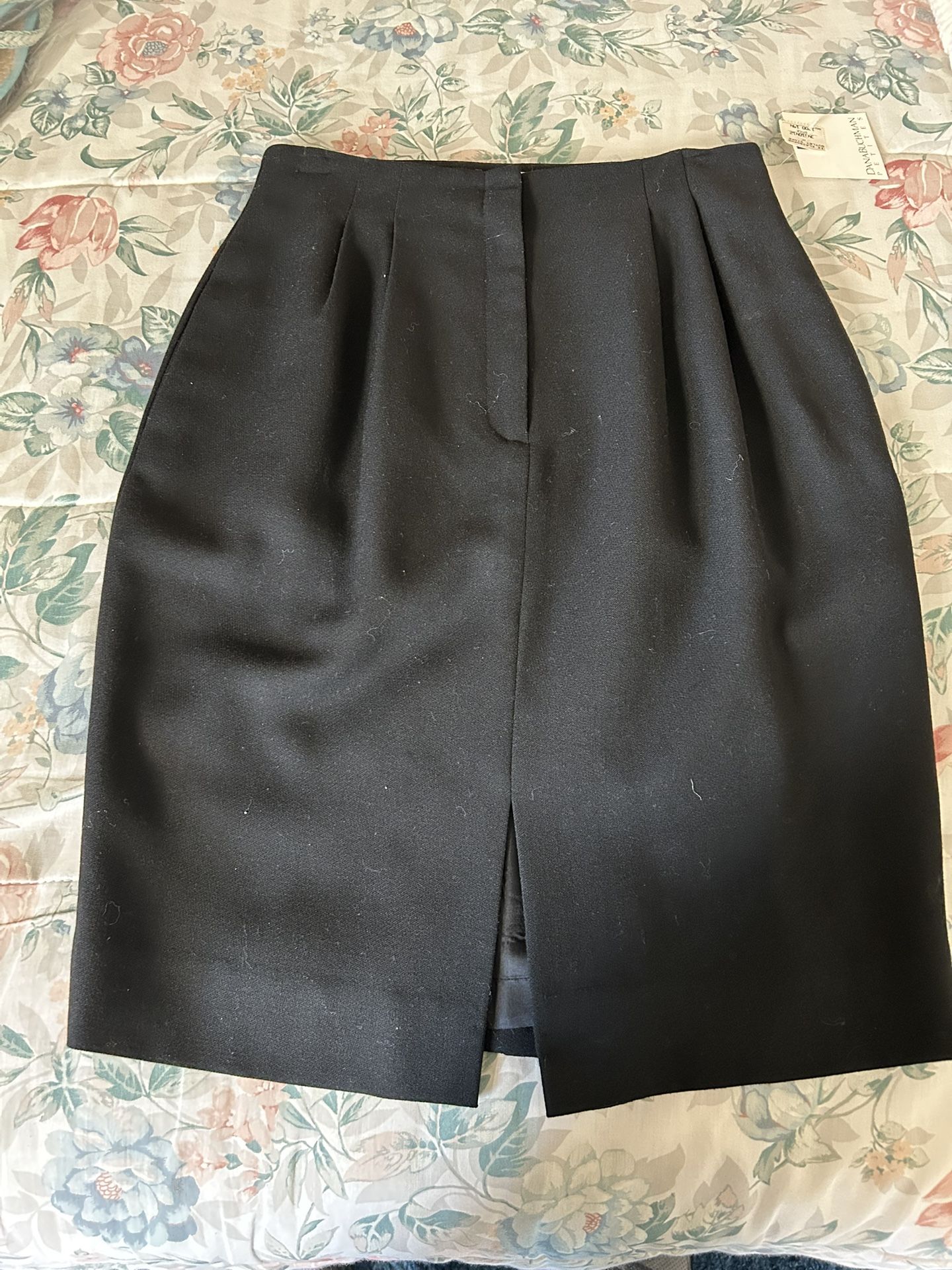 Women’s Skirt (Dana Buchmsn)