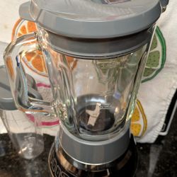 BLACK+DECKER BL1300 Countertop 6 Cup Blender with 18oz Cup