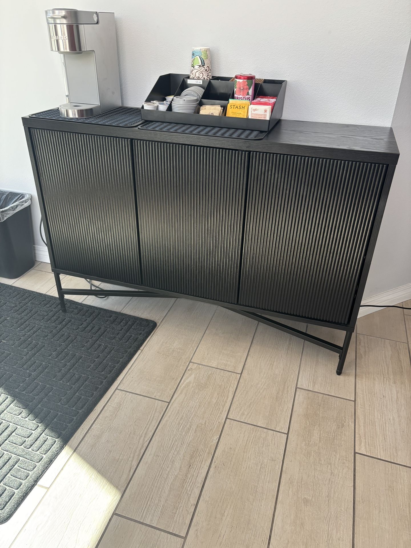 Black 2 Compartment Hutch