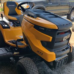 Mower Club Cadet 42 Inch low hour Like New