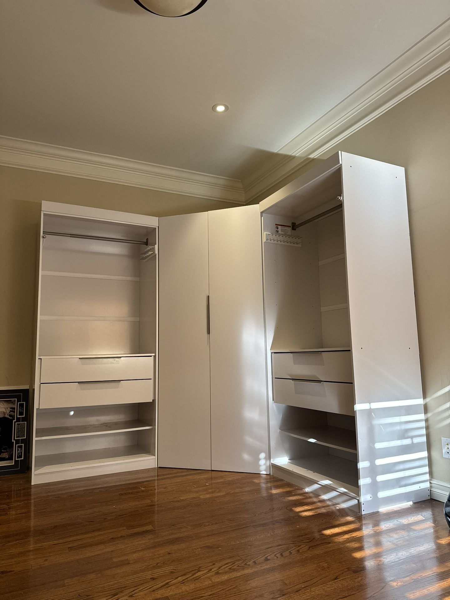 Manhattan Comfort Mulberry Sectional Corner Closet - White