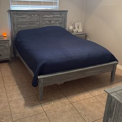 Queen size bed set, mattress, nightstands, dresser
