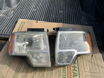 Ford F-150 2012 Original Headlights