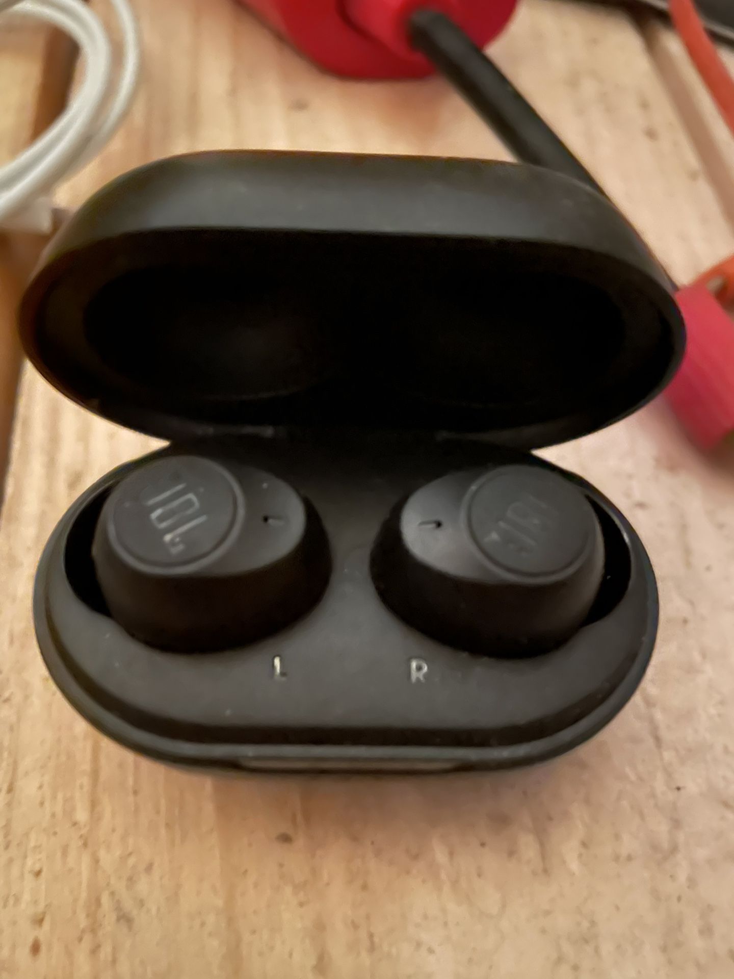 JBL Earbuds Noise Cancelling-Like New 