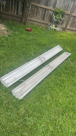 4-foot, 2-lamp fluorescent light