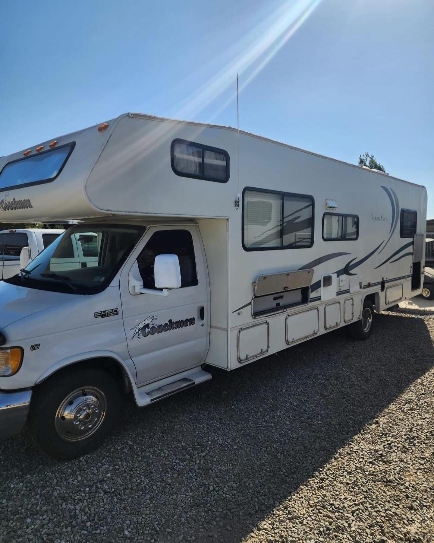 2001 Coachman Leprechaun F450