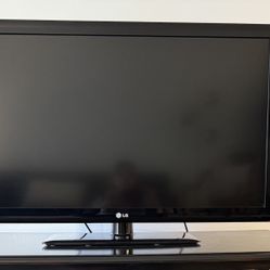 LG 42” TV (no remote) Perfect for Bedroom ,Dorm, Extra Room- $80,
