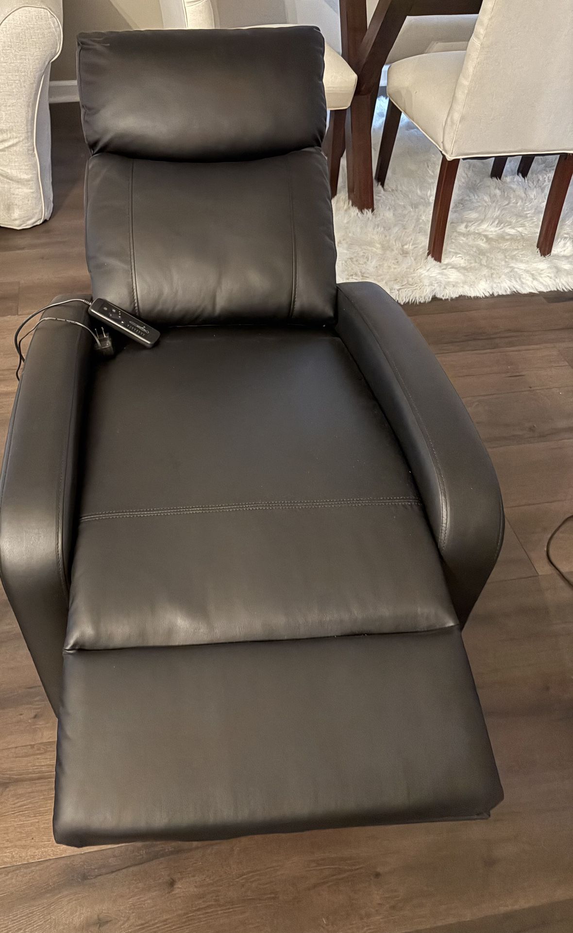 Like New Black Recliner Chair