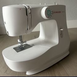 Singer Sewing Machine 