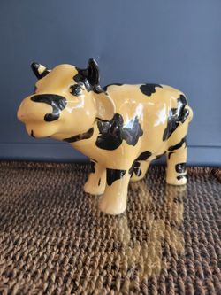 Vtg Cow Pottery Figurine Ceramic MCM Country Farmhouse Decor 6.5" Tall 10.5" Long