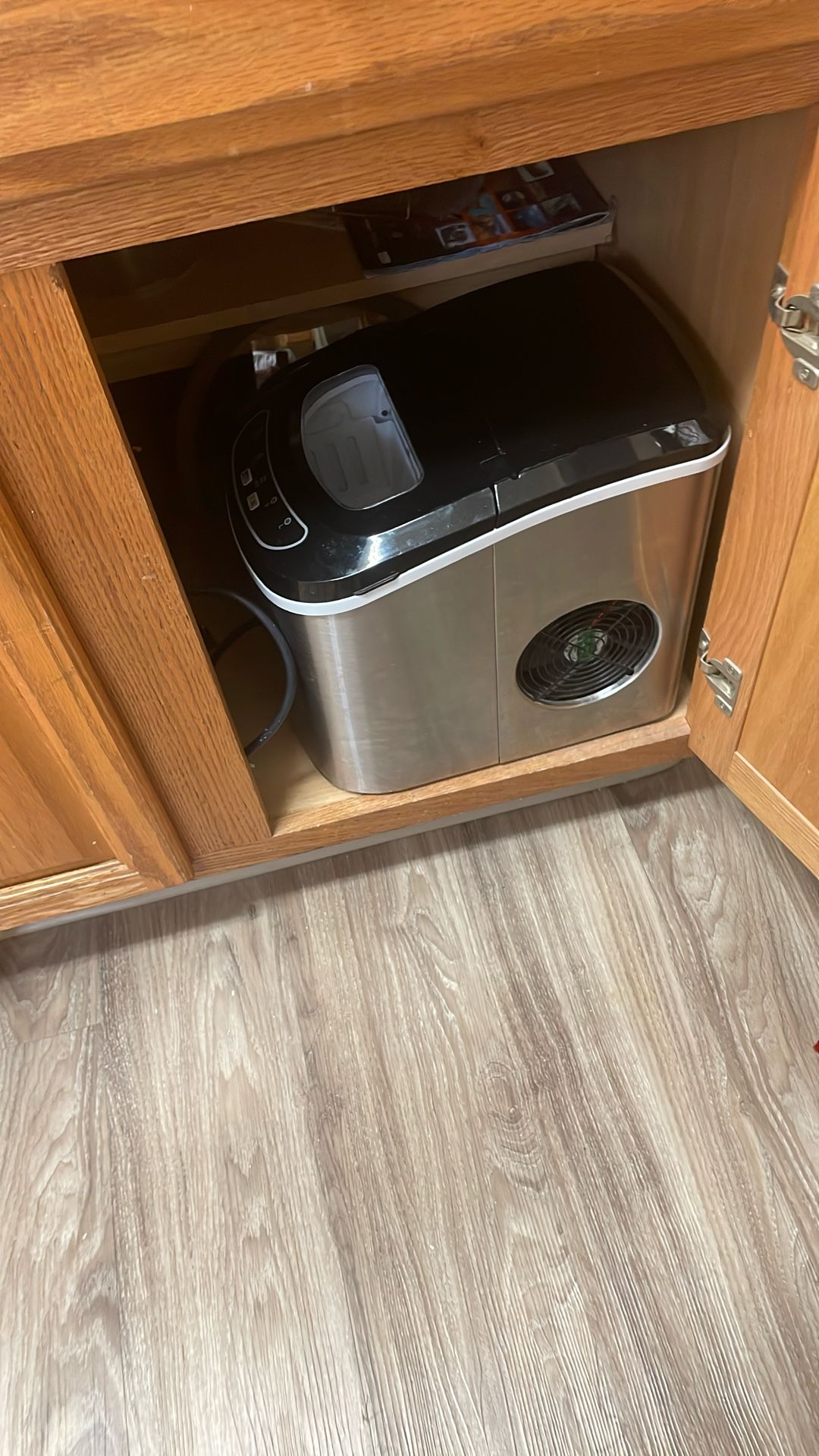 Portable ICEMAKER