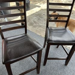 6 Brown Table Chairs 