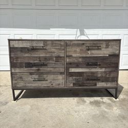 ‼️Neilsville Gray 6 Drawer Dresser‼️FOR SALE 200$ OR BEST OFFER‼️GOOD CONDITION🚚DELIVERY AVAILABLE🚚