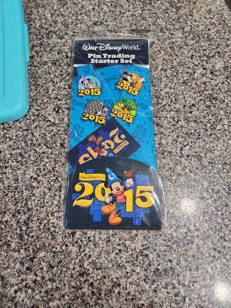 Disney Pin Starter Set 