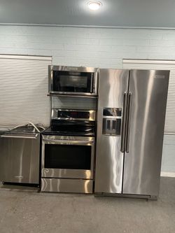 Nice stainless steel kitchen package available.