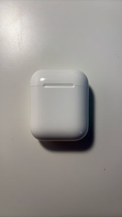 AirPods First Generation Used/Partially working (Explanation in the description)(CASH ONLY)