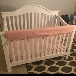 WHITE CRIB, LIKE NEW, FULLY ASSEMBLED 