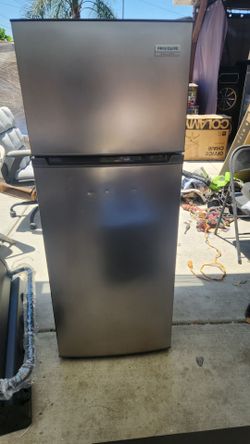 Frigidaire Gallery 7.5 cu. ft. top-mount refrigerator(se hable español)