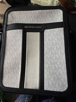 MICHAEL KORS COOPER MEDIUM SHOULDER CROSSBODY FLIGHT  BAG MK BRIGHT WHITE/BLACK