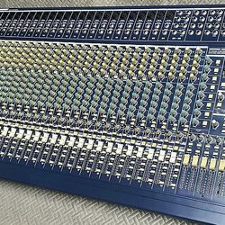 Behringer 32 channel 8 Bus Mixer Eurodesk 