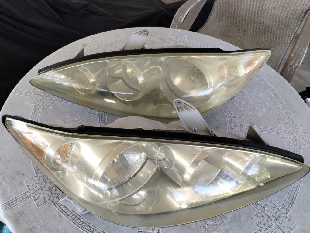 Headlights for 05-06 Toyota Camry LE 2.4L