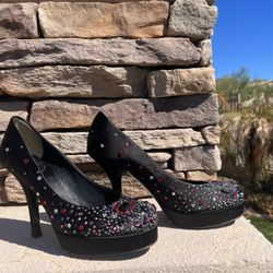 Dolce and Gabbana women’s 38, size 88, 4” high heel shoe