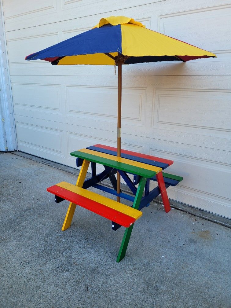 Kids Picnic Wooden Table with Parasol. NEW.